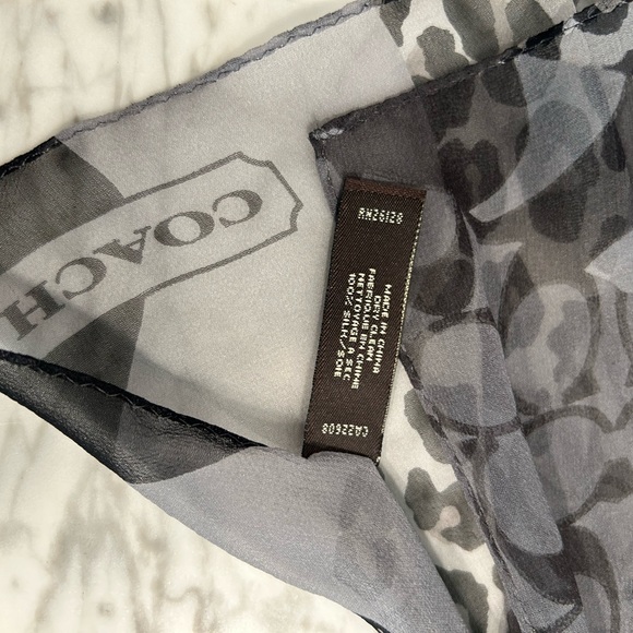 Beautiful Coach scarf - Picture 2 of 4